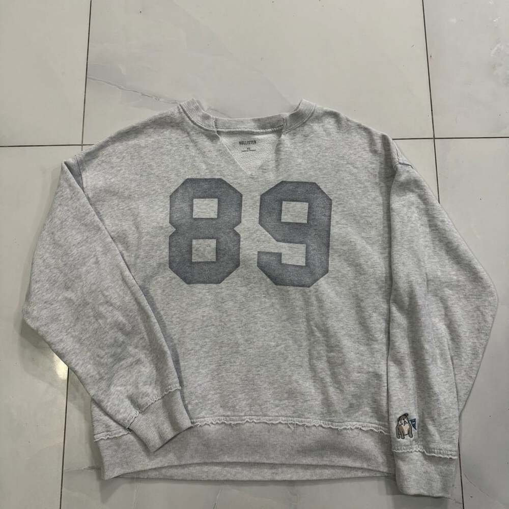 Distressed Hollister 89 Number Graphic Sweatshirt Grey
